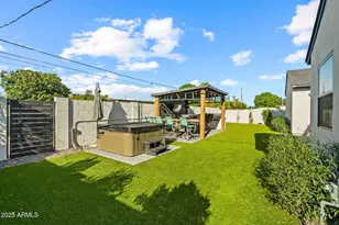 928 E Berridge Ln, Phoenix, AZ 85014 - Photo 49