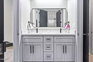 928 E Berridge Ln, Phoenix, AZ 85014 - Photo 29