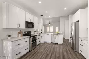 8006 W Salter Dr, Peoria, AZ 85382 - Photo 11