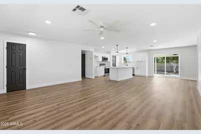 10537 W La Jolla Drive, Sun City, AZ 85351 - Photo 5