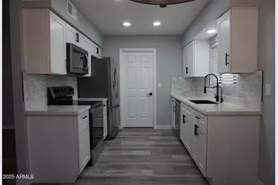 7044 W Cameron Drive, Peoria, AZ 85345 - Photo 9