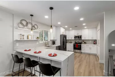 10407 W Desert Forest Circle, Sun City, AZ 85351 - Photo 9