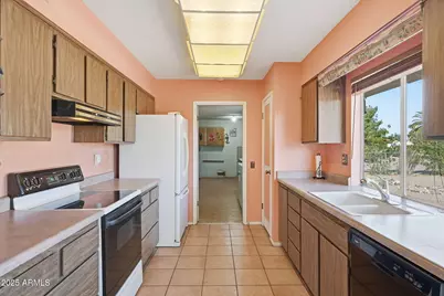 10714 W Amber Trail, Sun City, AZ 85351 - Photo 5