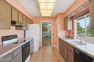 10714 W Amber Trail, Sun City, AZ 85351 - Photo 5