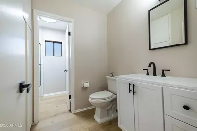 2045 W Sunnyside Avenue, Phoenix, AZ 85029 - Photo 11