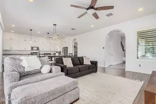 836 E Gary Ln, Phoenix, AZ 85042 - Photo 9