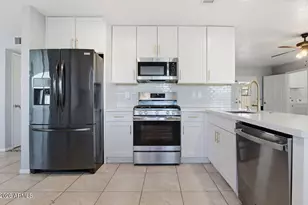 1839 W Kerry Ln, Phoenix, AZ 85027 - Photo 9