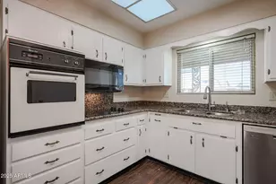 10832 W Saratoga Cir, Sun City, AZ 85351 - Photo 9