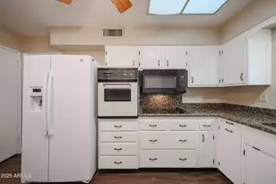 10832 W Saratoga Cir, Sun City, AZ 85351 - Photo 11