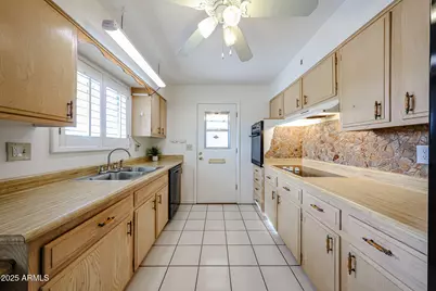 11040 W Salem Drive, Sun City, AZ 85351 - Photo 3