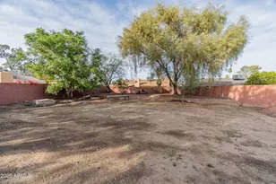 3158 W Celica Circle W, Phoenix, AZ 85053 - Photo 37