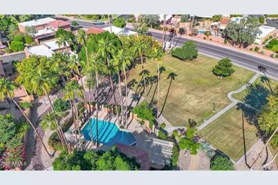 943 E Lois Lane, Phoenix, AZ 85020 - Photo 71