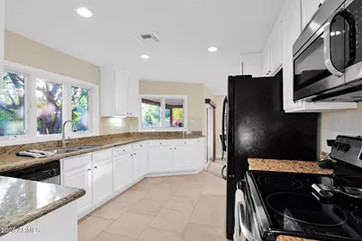 943 E Lois Lane, Phoenix, AZ 85020 - Photo 19