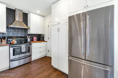 4228 N 44th Place, Phoenix, AZ 85018 - Photo 9