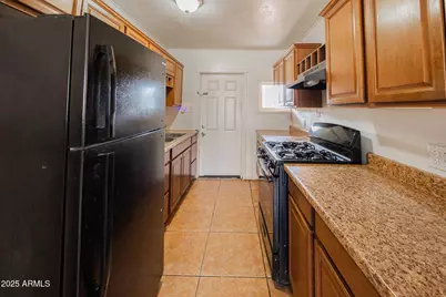 7513 N 61st Avenue, Glendale, AZ 85301 - Photo 9