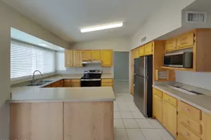 5212 N 69th Ave, Glendale, AZ 85303 - Photo 5