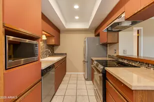 7557 N Dreamy Draw Dr, Phoenix, AZ 85020 - Photo 19