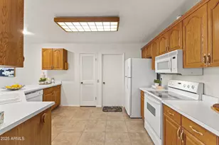 10307 W Sutters Gold Ln, Sun City, AZ 85351 - Photo 15