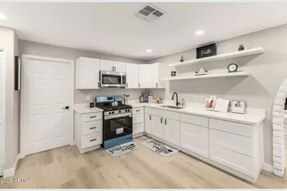 2011 N 51st Drive, Phoenix, AZ 85035 - Photo 15