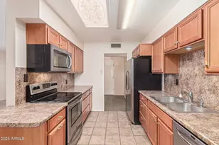 11811 N Desert Hills Dr W, Sun City, AZ 85351 - Photo 13