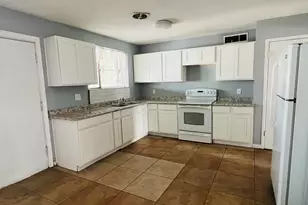 3213 N 49th Ln, Phoenix, AZ 85031 - Photo 3