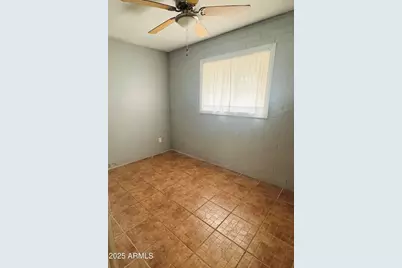 3213 N 49th Lane, Phoenix, AZ 85031 - Photo 13