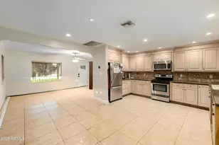 6842 N 10th Pl, Phoenix, AZ 85014 - Photo 3