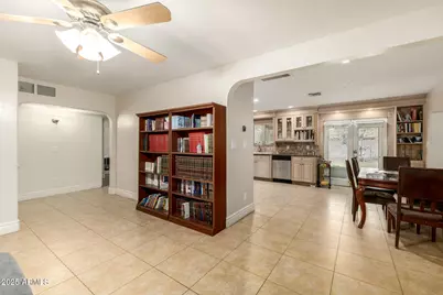 6842 N 10th Place, Phoenix, AZ 85014 - Photo 11