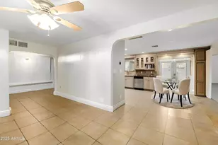 6842 N 10th Pl, Phoenix, AZ 85014 - Photo 9