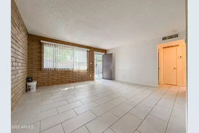 2219 W Morten Avenue #5, Phoenix, AZ 85021 - Photo 9