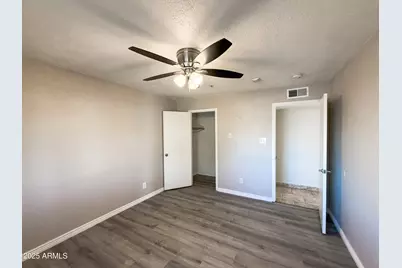 6301 W Earll Drive, Phoenix, AZ 85033 - Photo 11