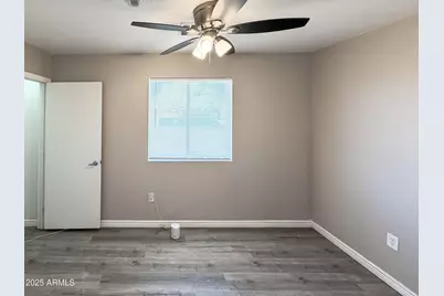 6301 W Earll Drive, Phoenix, AZ 85033 - Photo 23