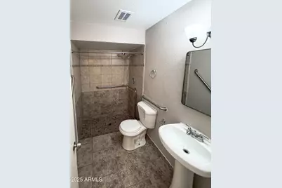 6301 W Earll Drive, Phoenix, AZ 85033 - Photo 11