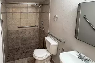 6301 W Earll Dr, Phoenix, AZ 85033 - Photo 11