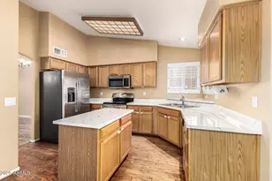 15221 N 87th Dr, Peoria, AZ 85381 - Photo 5