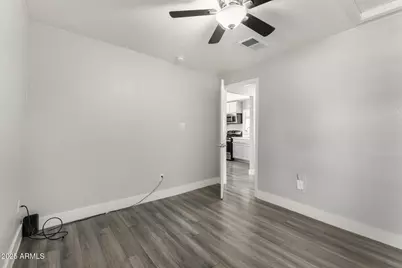 619 W Chipman Road, Phoenix, AZ 85041 - Photo 15