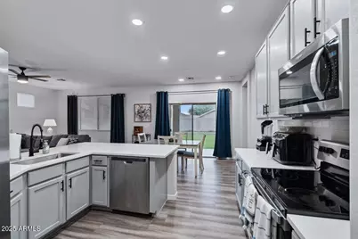 1524 E Gary Way, Phoenix, AZ 85042 - Photo 1