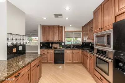 9219 W Indian Hills Drive, Sun City, AZ 85351 - Photo 5