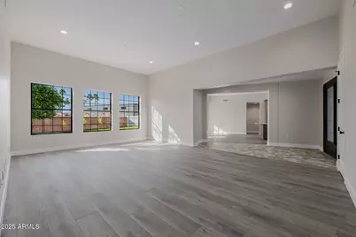 8451 W Daley Lane, Peoria, AZ 85383 - Photo 9