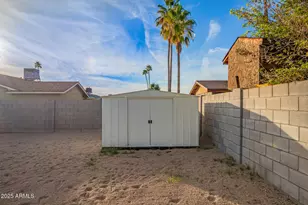 2910 W Anderson Dr, Phoenix, AZ 85053 - Photo 75