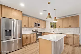 2910 W Anderson Dr, Phoenix, AZ 85053 - Photo 1