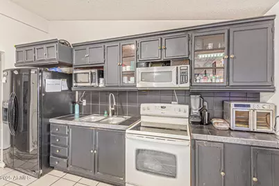 6718 W Catalina Drive, Phoenix, AZ 85033 - Photo 17