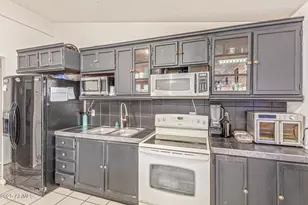 6718 W Catalina Dr, Phoenix, AZ 85033 - Photo 17