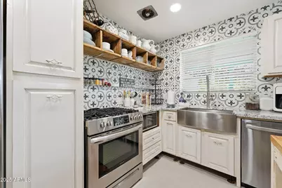 2343 E Earll Drive, Phoenix, AZ 85016 - Photo 11