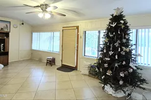 10618 W Caron Dr, Sun City, AZ 85351 - Photo 23