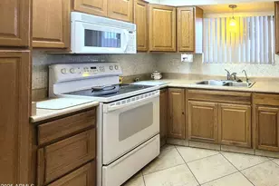 10618 W Caron Dr, Sun City, AZ 85351 - Photo 7