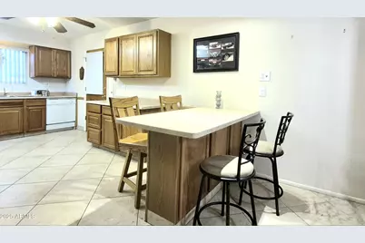 10618 W Caron Drive, Sun City, AZ 85351 - Photo 9