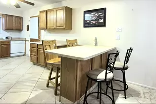 10618 W Caron Dr, Sun City, AZ 85351 - Photo 9