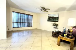 10618 W Caron Dr, Sun City, AZ 85351 - Photo 13