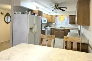 10618 W Caron Dr, Sun City, AZ 85351 - Photo 11